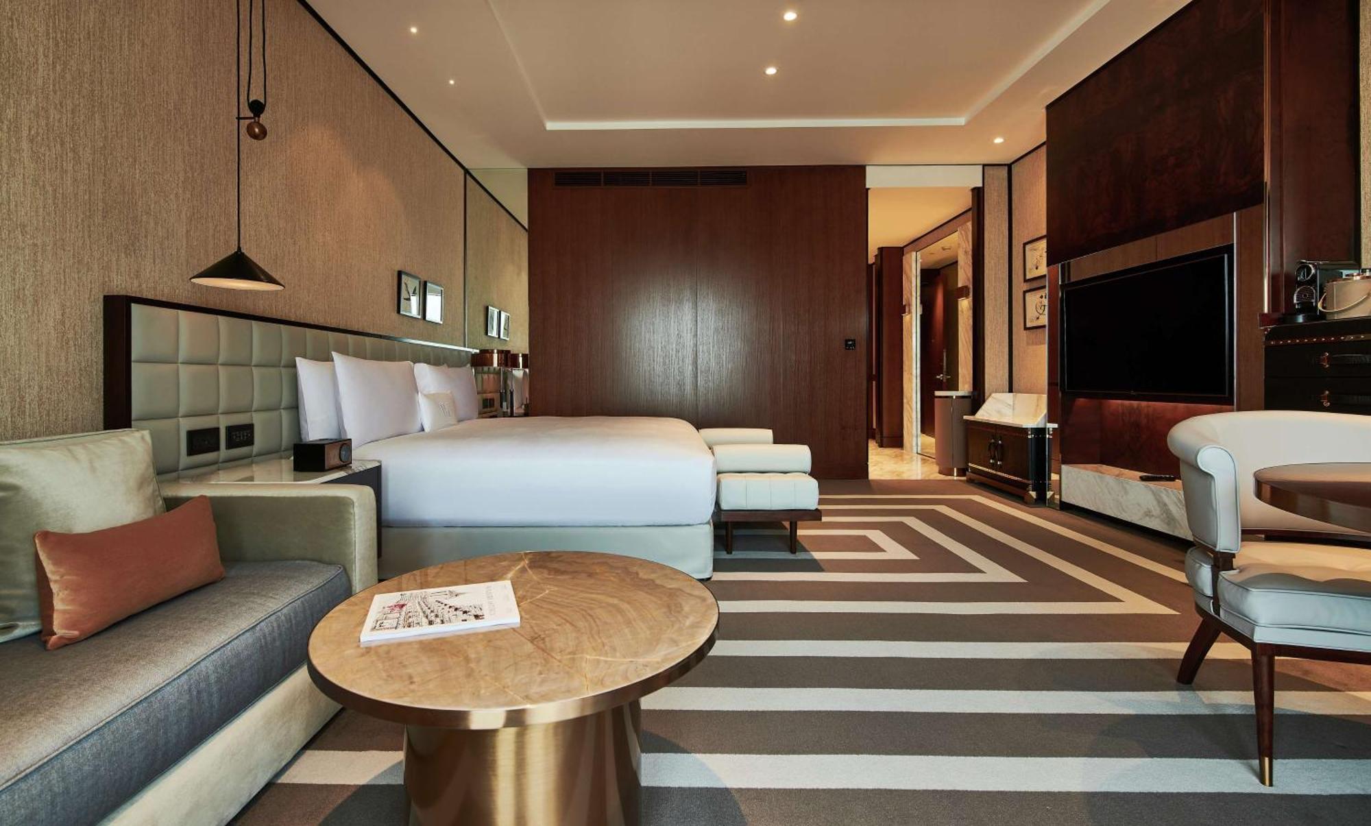 Premier King Room City View